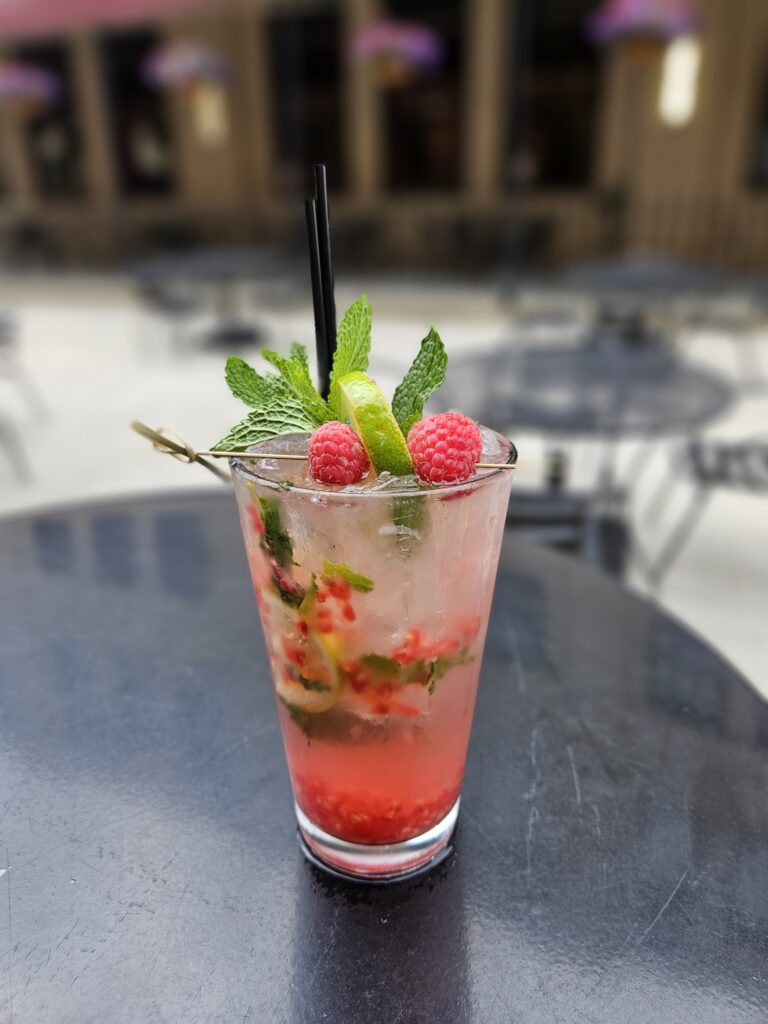 Cocktails / Wine